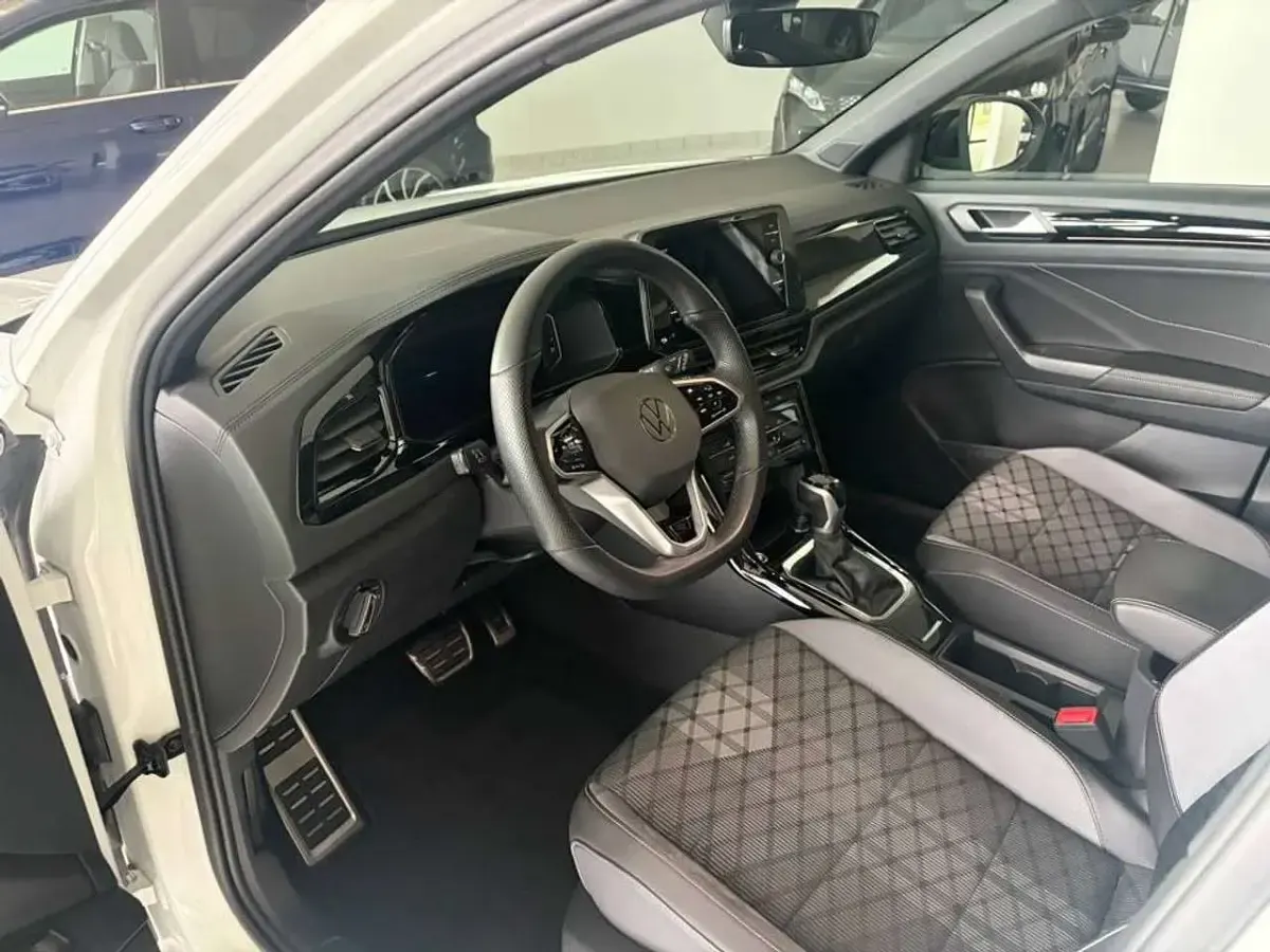 Begagnad VW T-Roc R-line 150 HK (110 kW) 2023 Vit SUV