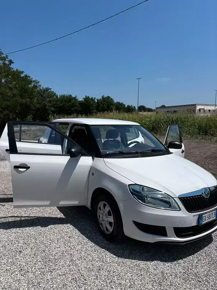Usata Skoda Fabia 60 CV (44 kW) 2012 Bianco Berlina