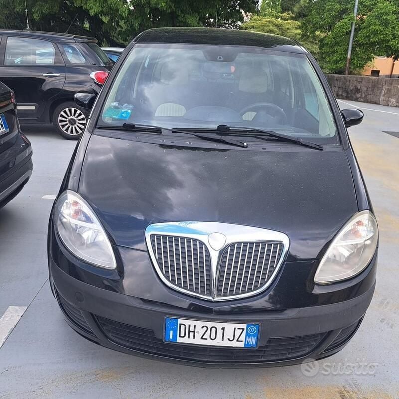 Usata Lancia Musa 95 CV (69 kW) 2007 Nero Monovolume