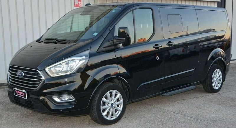 Nero Usata 2021 Ford Tourneo Monovolume | 26.900 € (Buon prezzo) - Immagine 1/4