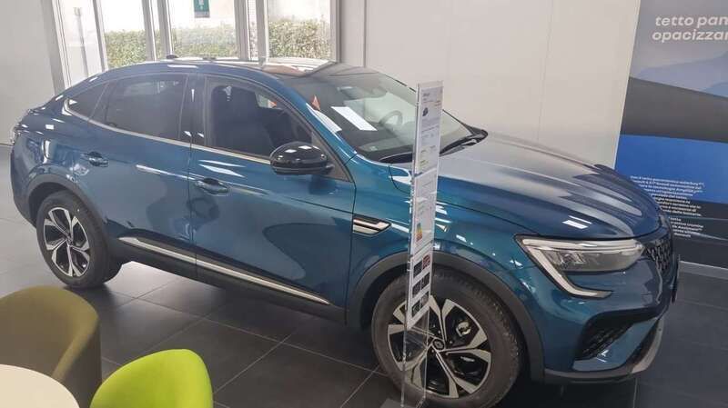 Blu/azzurro Nuova 2025 Renault Arkana Techno SUV | 27.950 € (Cara) - Immagine 1/3