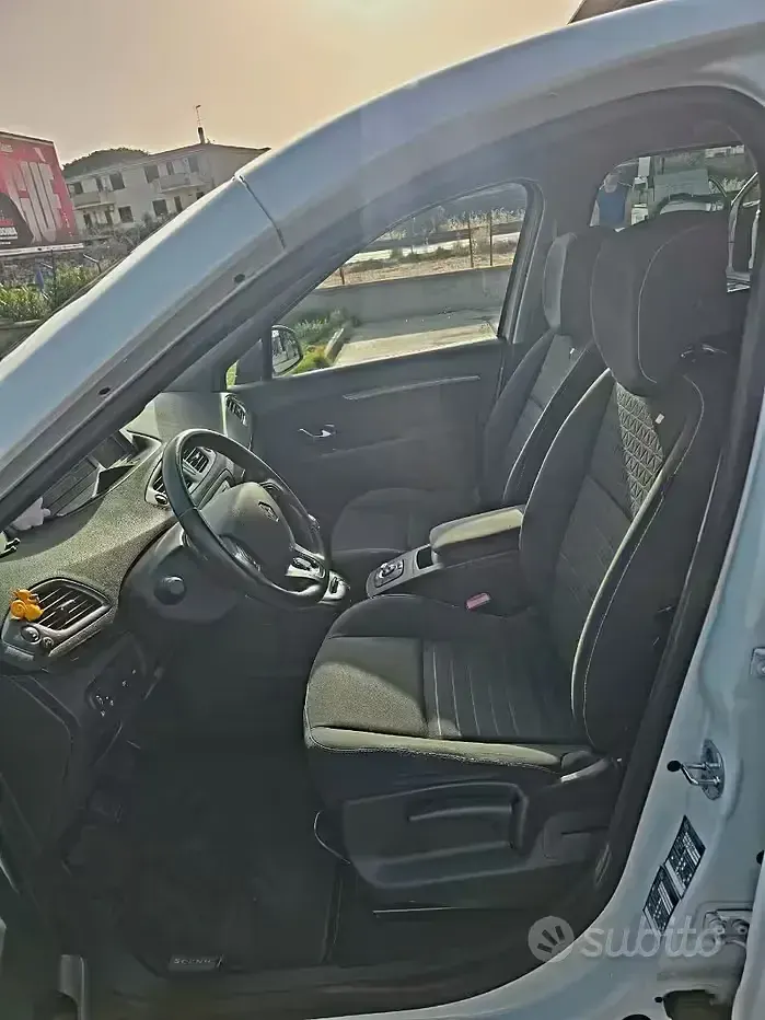 Usata Renault Scénic III LIMITED 110 CV (80 kW) 2016 Bianco Monovolume