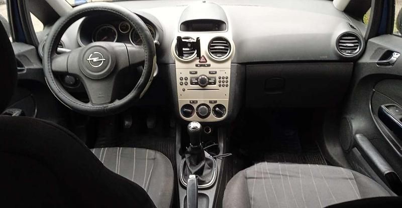 Usata Opel Corsa 69 CV (50 kW) 2007 Berlina