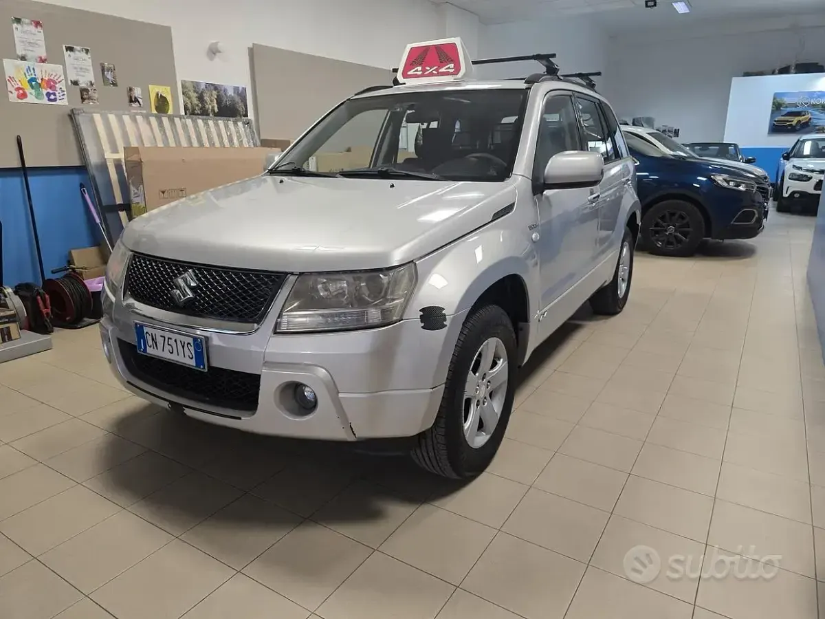 Usata Suzuki Grand Vitara 129 CV (94 kW) 2005 Grigio SUV