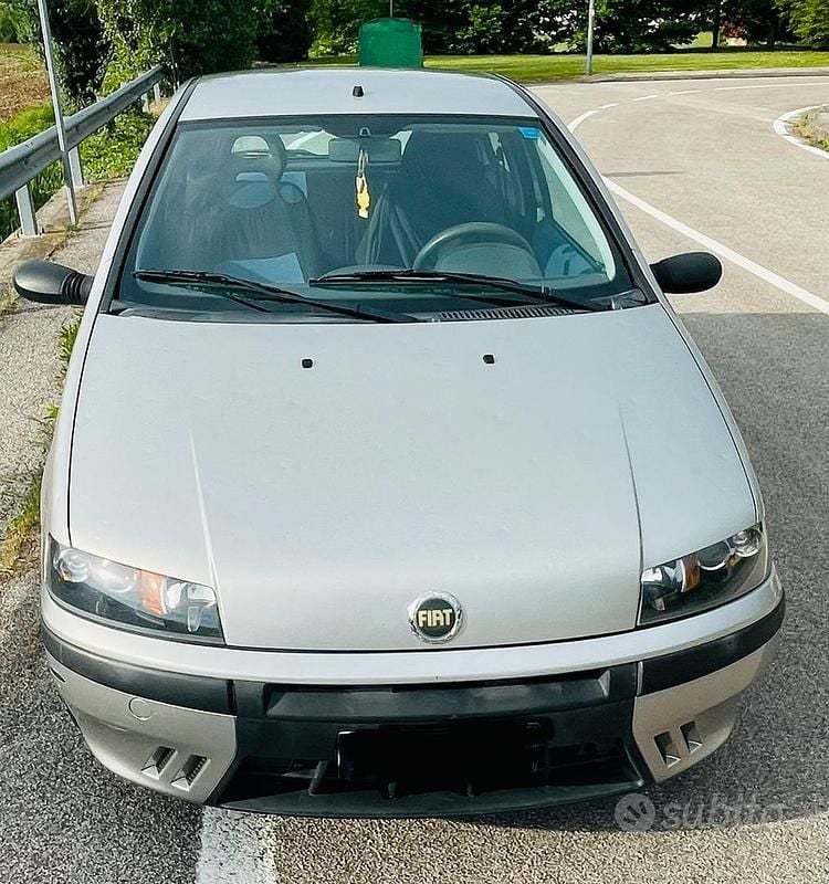 Usata Fiat Punto 80 CV (58 kW) 2003 Utilitaria