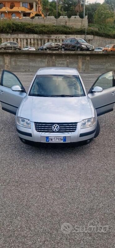 Usata VW Passat 101 CV (74 kW) 2001 Grigio Berlina