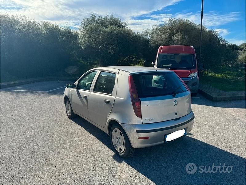 Usata Fiat Punto Dynamic 60 CV (44 kW) 2004 Grigio Utilitaria
