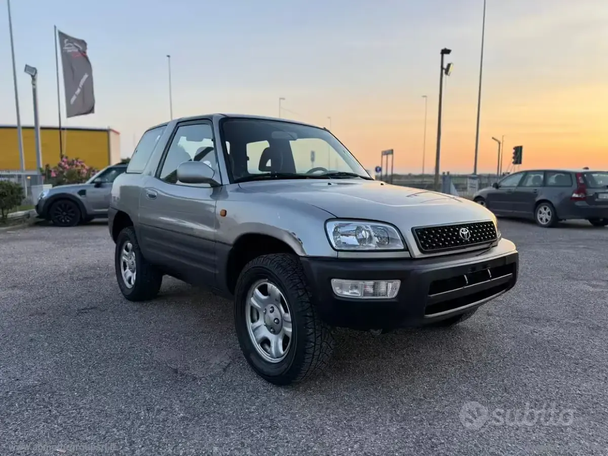 Usata Toyota RAV4 128 CV (94 kW) 1999 SUV
