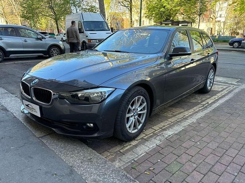 Usata BMW 318 Sport Line 150 CV (110 kW) 2016 Grigio Station wagon