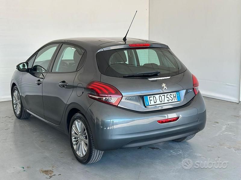 Usata Peugeot 208 81 CV (59 kW) 2016 Grigio Utilitaria