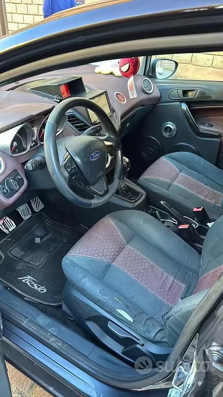 Usata Ford Fiesta 68 CV (50 kW) 2008 Marrone Utilitaria