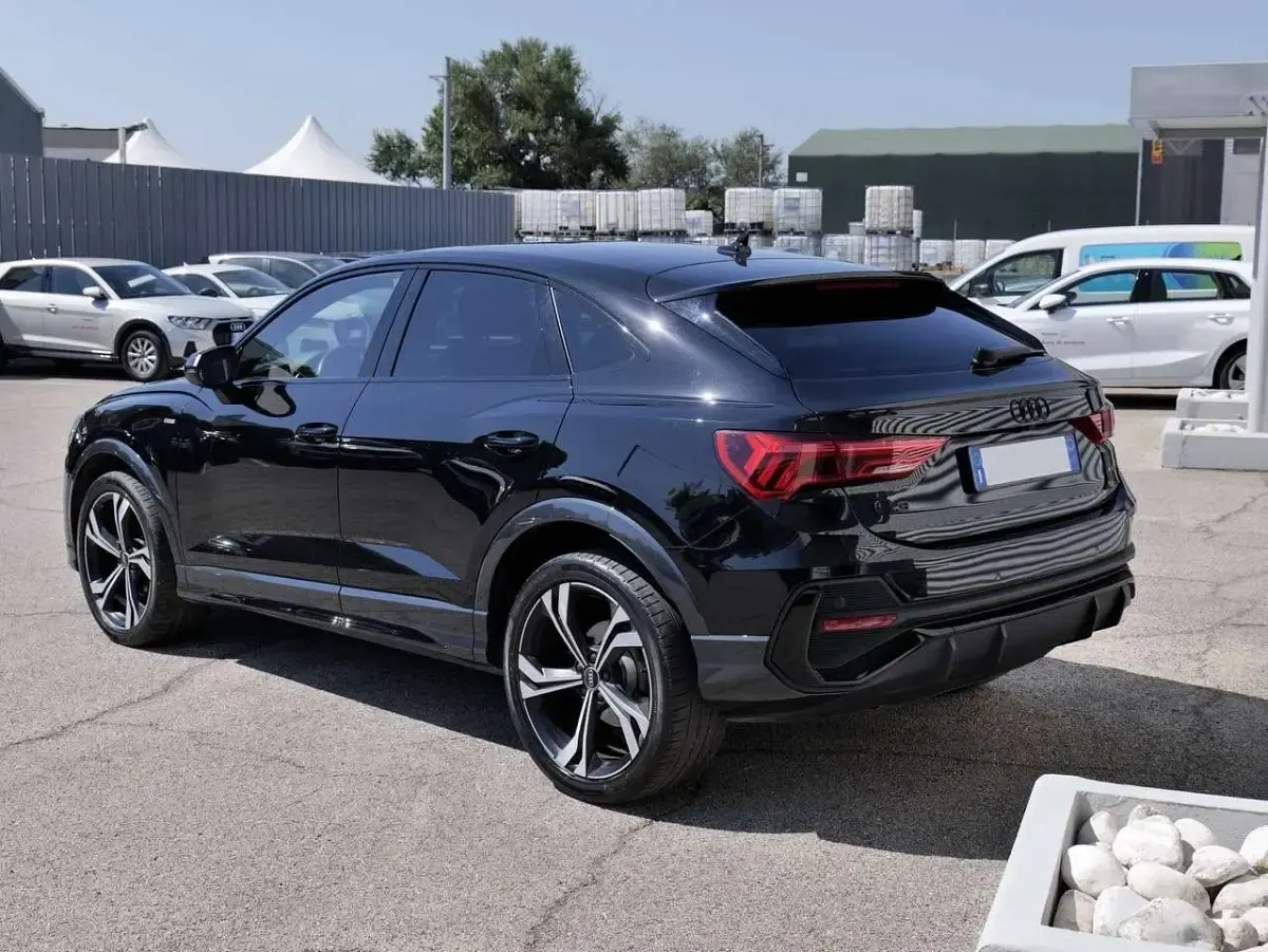 Usata Audi Q3 Sportback Ambiente 150 CV (110 kW) 2024 Nero SUV