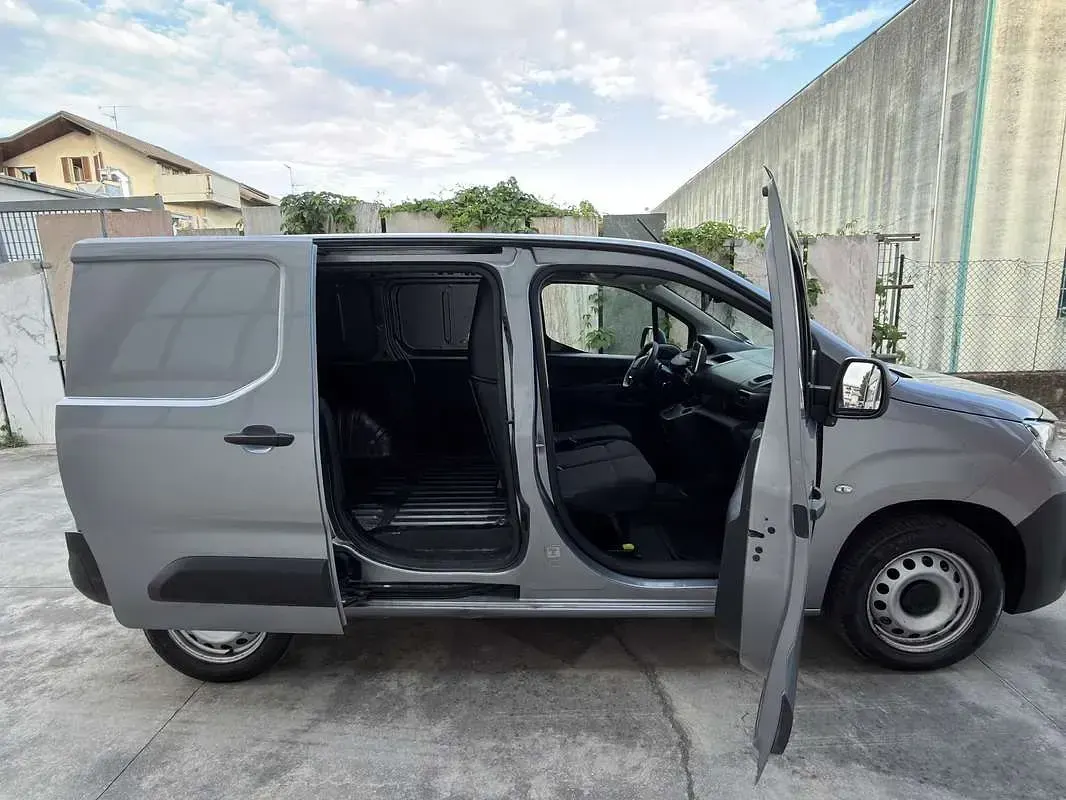 Usata Peugeot Partner Premium 131 CV (96 kW) 2020 Grigio Monovolume