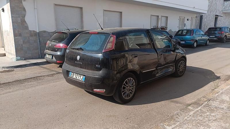 Usata Fiat Punto Evo 75 CV (55 kW) 2010 Nero Utilitaria