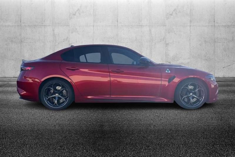 Usata Alfa Romeo Giulia Quadrifoglio 519 CV (381 kW) 2024 Rosso pastello Berlina