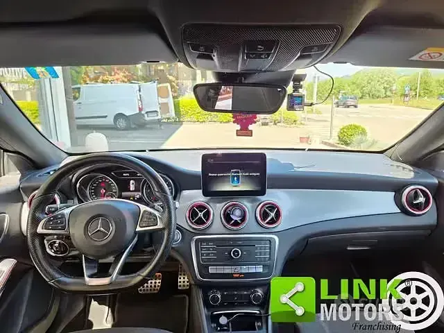 Usado Mercedes CLA220 Premium 177 CV (130 kW) 2017 Negro Berlina