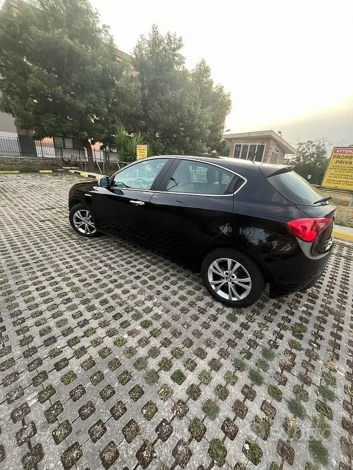 Usata Alfa Romeo Giulietta 109 CV (80 kW) 2011 Utilitaria