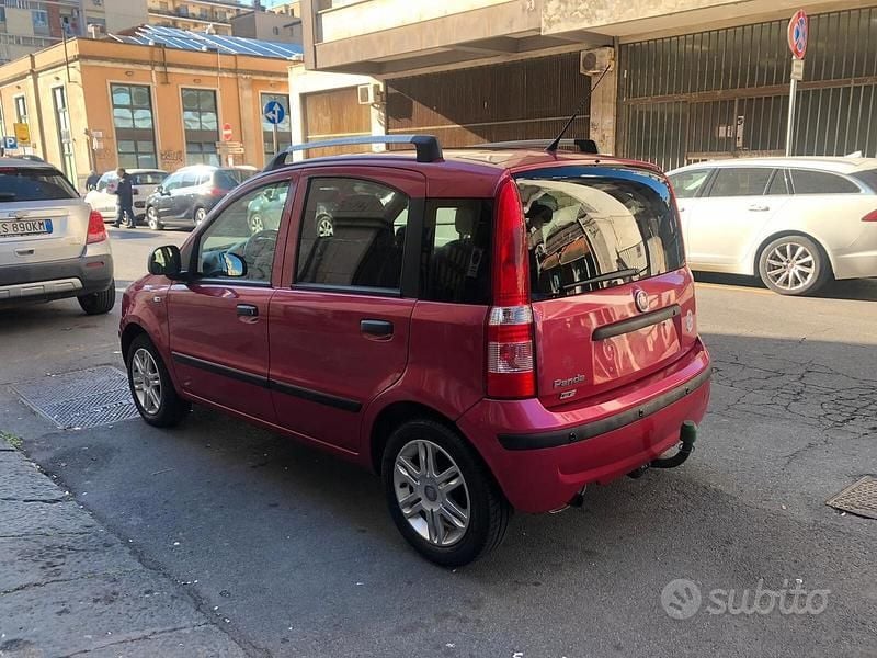 Usata Fiat Panda Emotion 75 CV (55 kW) 2011 Rosso Utilitaria