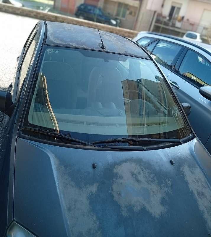 Usata Ford Fiesta Ghia 68 CV (50 kW) 2006 Utilitaria