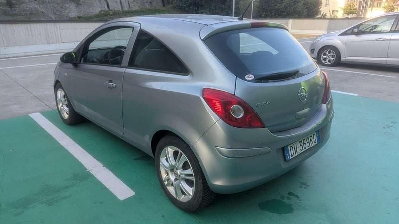Usata Opel Corsa Sport 75 CV (55 kW) 2009 Argento Utilitaria