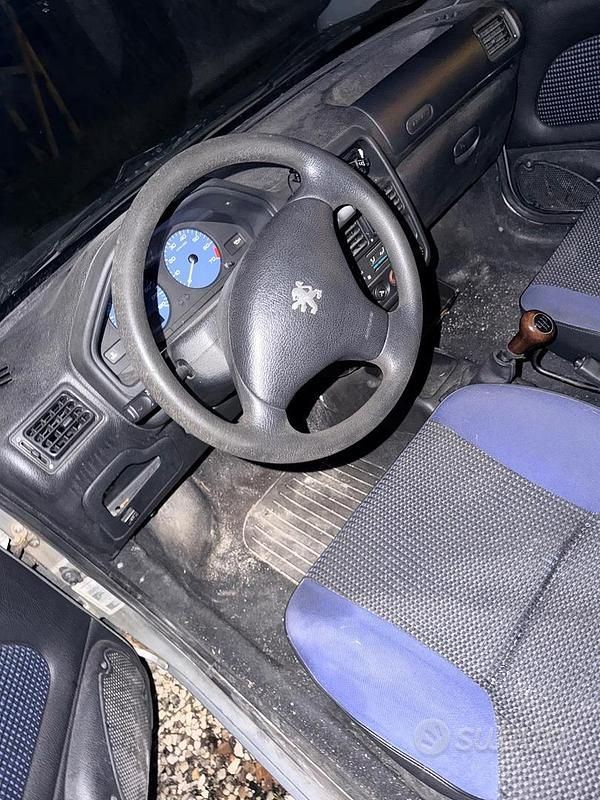 Usata Peugeot 106 Sport 60 CV (44 kW) 2001 Grigio Utilitaria