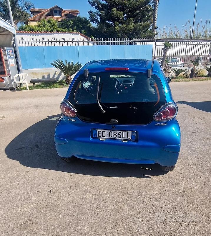 Usata Toyota Aygo 68 CV (50 kW) 2010 Blu Utilitaria