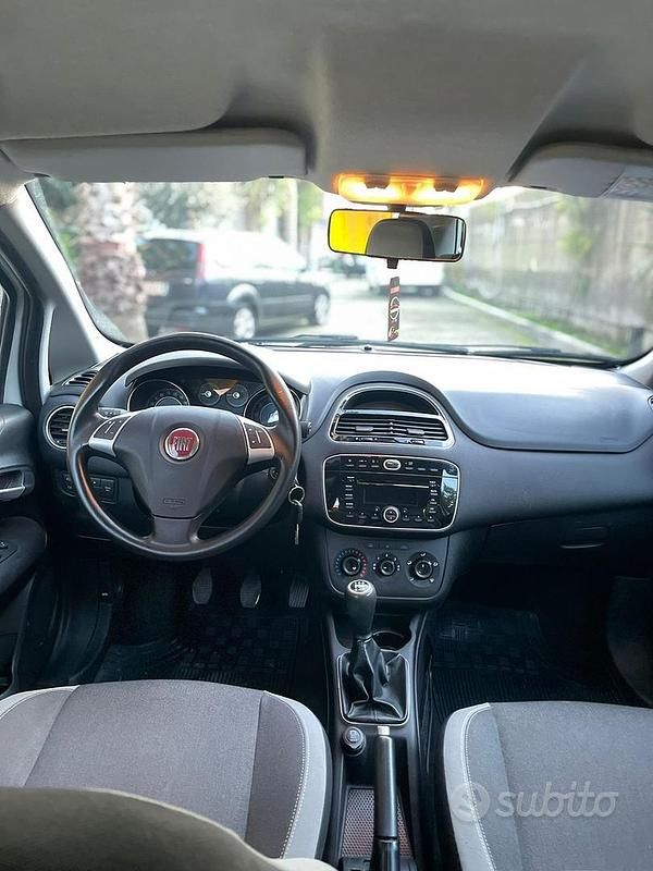 Usata Fiat Punto 85 CV (62 kW) 2012 Bianco Utilitaria