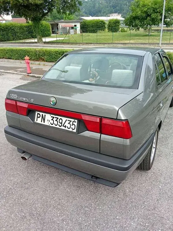 Usata Alfa Romeo 155 126 CV (92 kW) 1992 Grigio Berlina