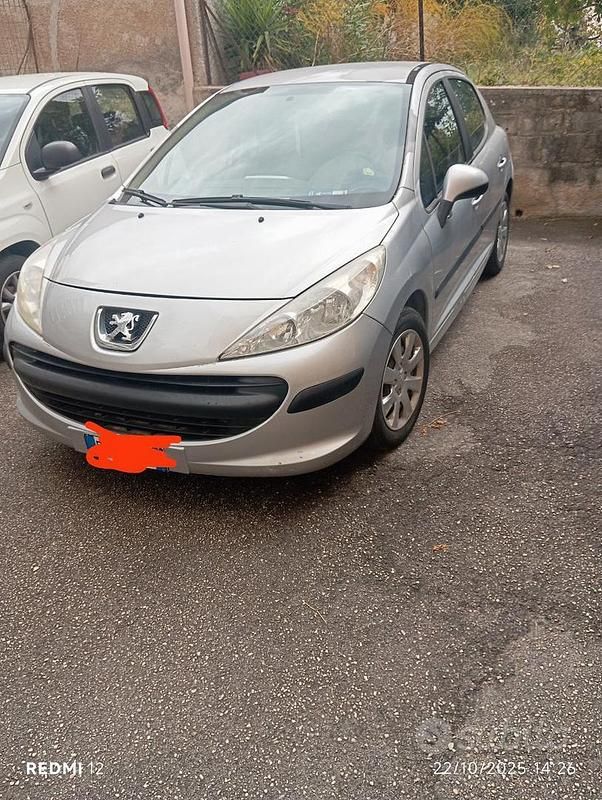 Usata 2007 Peugeot 207 Coupé | 2500 € - Immagine 1/4