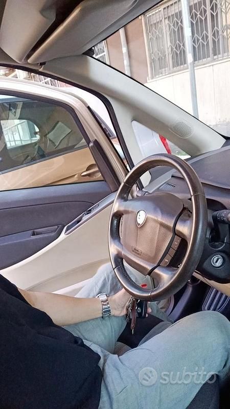 Usata Lancia Musa 95 CV (69 kW) 2006 Giallo Monovolume