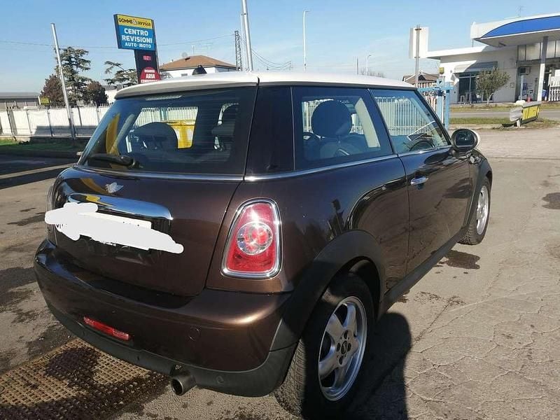Usata Mini Cooper 116 CV (85 kW) 2011 Marrone Utilitaria