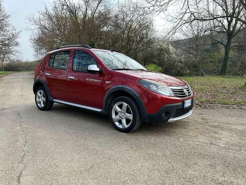 Brugt Dacia Sandero Stepway 90 HK (66 kW) 2013 Rød Sedan