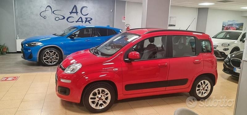 Usata Fiat Panda Lounge 69 CV (50 kW) 2017 Rosso Utilitaria