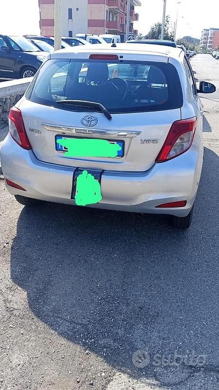 Usata Toyota Yaris 2013 Grigio Utilitaria