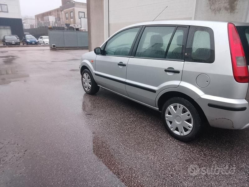 Usata Ford Fusion 68 CV (50 kW) 2008 Grigio Utilitaria