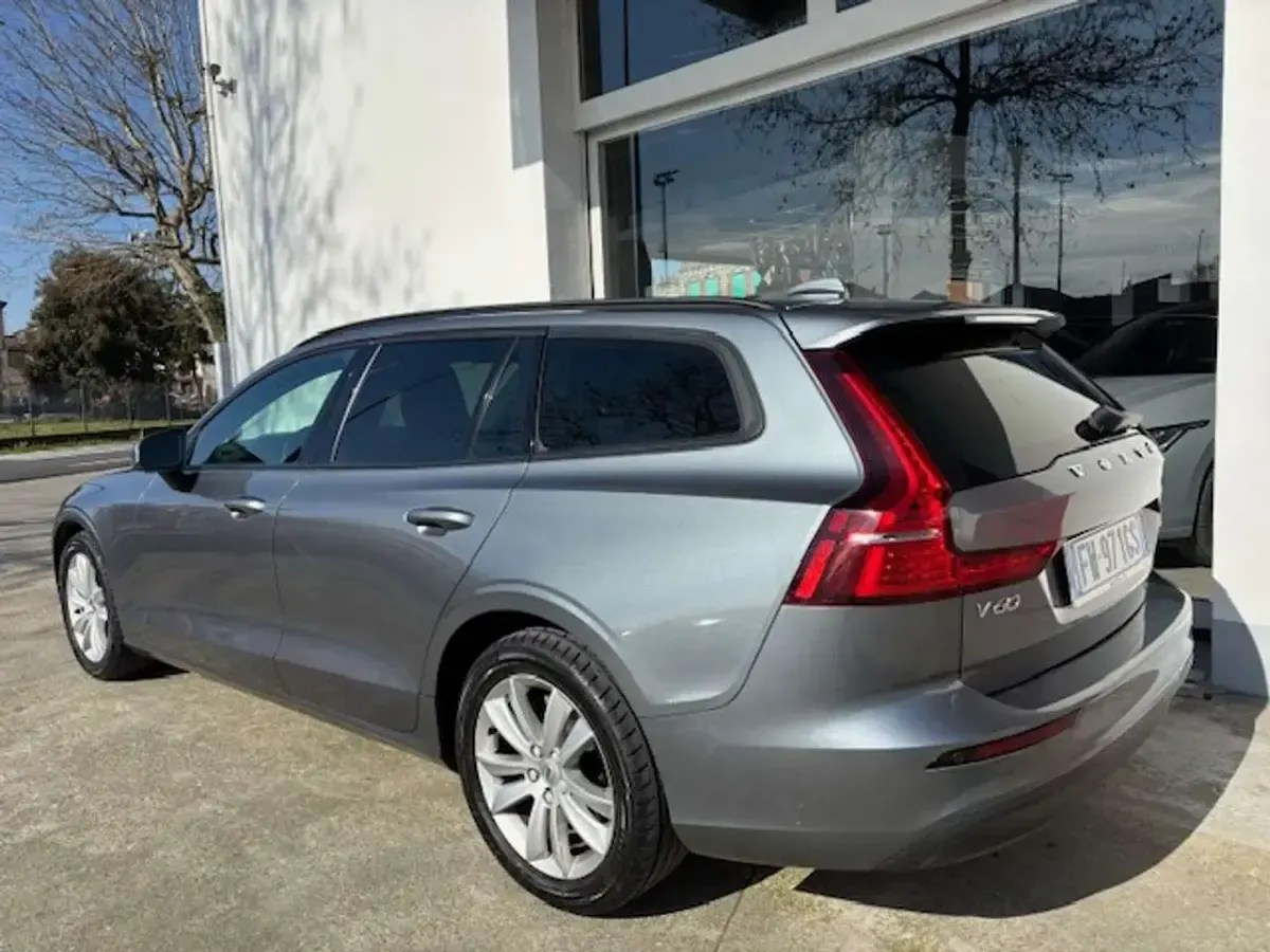Usata Volvo V60 Business Edition 150 CV (110 kW) 2019 Grigio Station wagon
