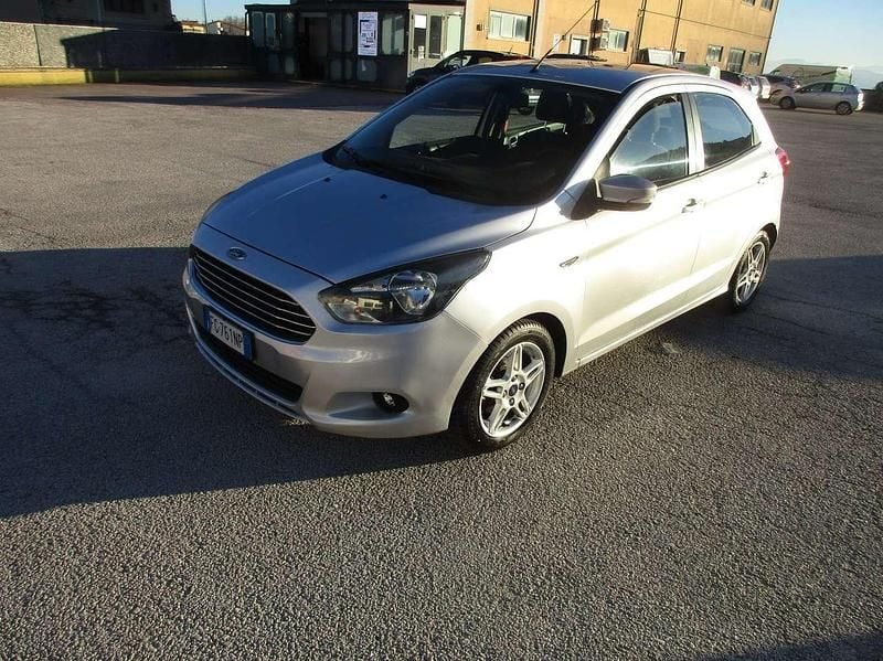 Argento Usata 2017 Ford Ka Ultimate Tre volumi | 7950 € (Buon prezzo) - Immagine 1/4