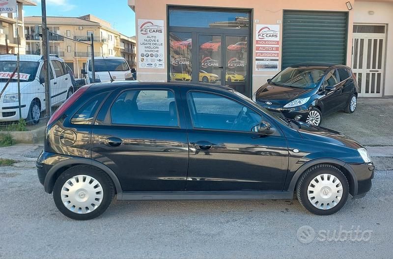 Usata Opel Corsa Cosmo 70 CV (51 kW) 2004 Nero Utilitaria