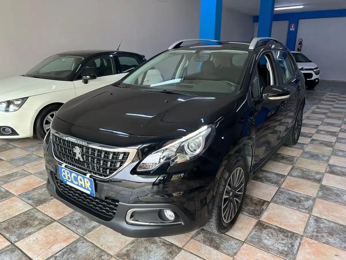 Usata Peugeot 2008 Active 82 CV (60 kW) 2017 Nero SUV