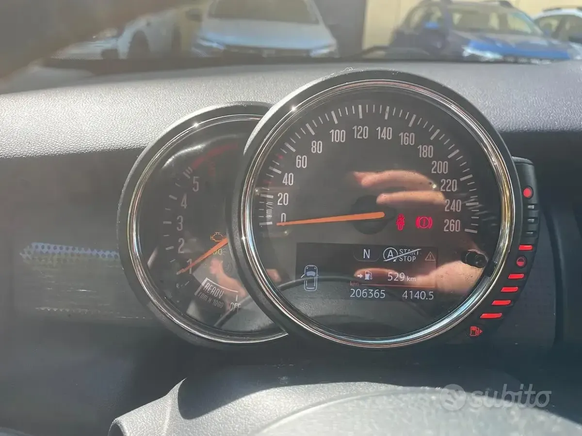 Usata Mini Cooper D Business 116 CV (85 kW) 2016 Nero Utilitaria