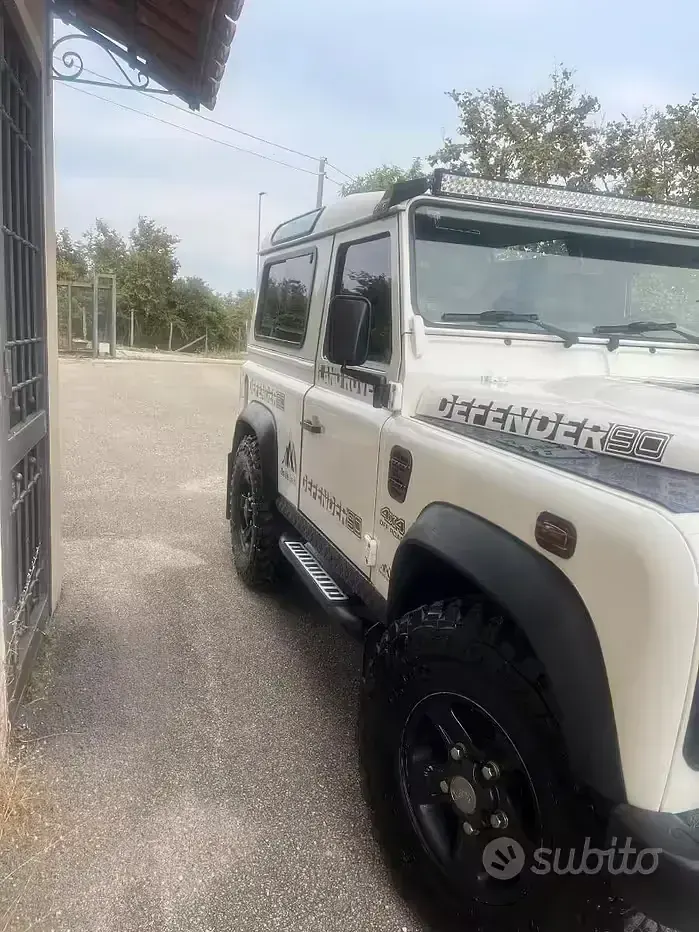 Usata Land Rover Defender 122 CV (89 kW) 2009 Bianco SUV