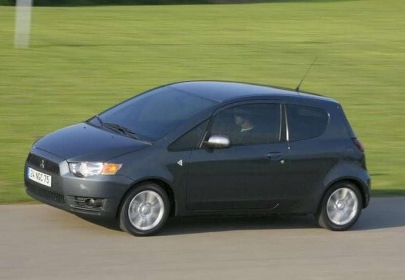 Blu/azzurro Usata 2011 Mitsubishi Colt Berlina | 3900 € (Buon prezzo) - Immagine 1/1