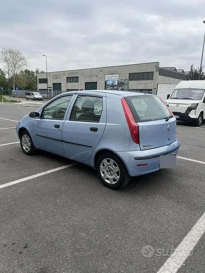 Usata Fiat Punto 80 CV (58 kW) 2003 Blu Utilitaria