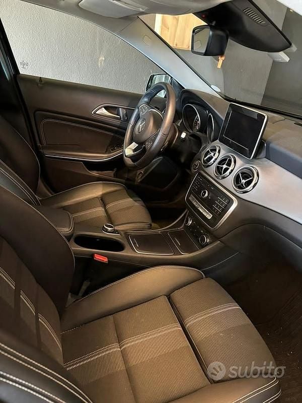 Usata Mercedes GLA200 Business 156 CV (114 kW) 2019 Nero SUV