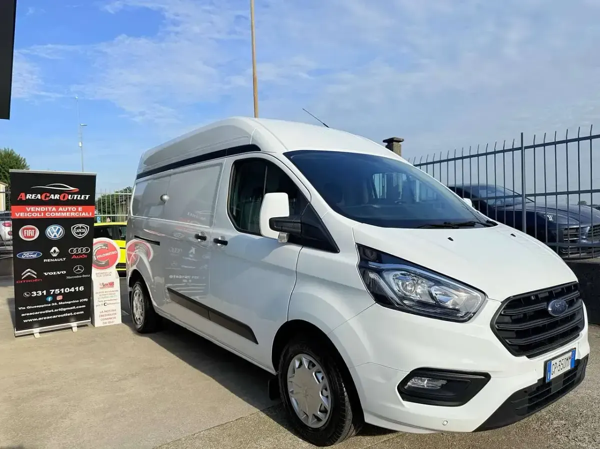 Usata Ford Transit Custom 131 CV (96 kW) 2023 Frozen white [73w]  pastello Furgone