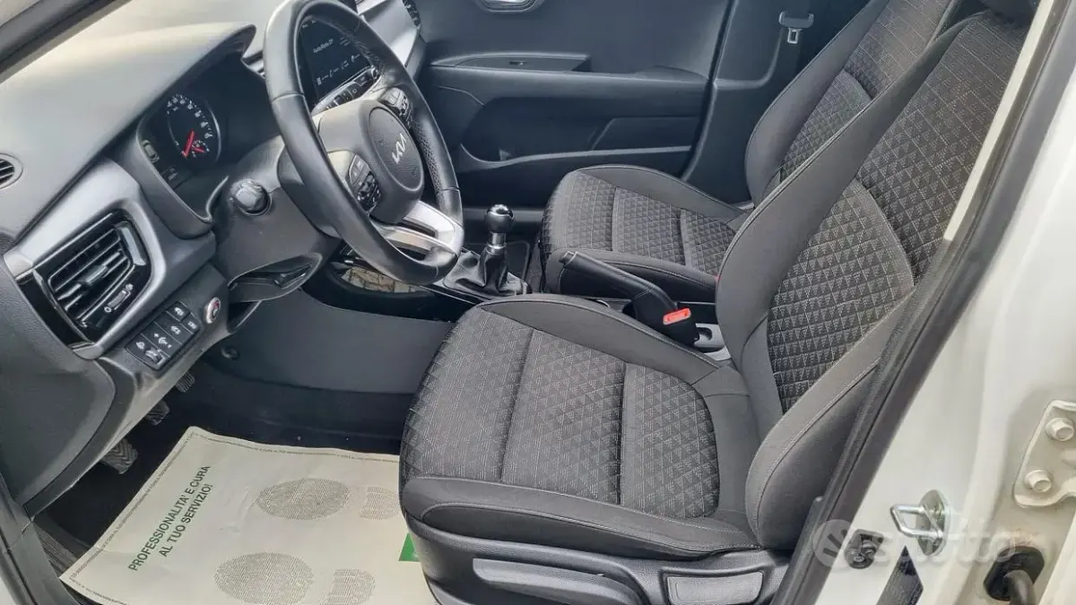 Usata Kia Rio Style 82 CV (60 kW) 2022 Bianco Berlina