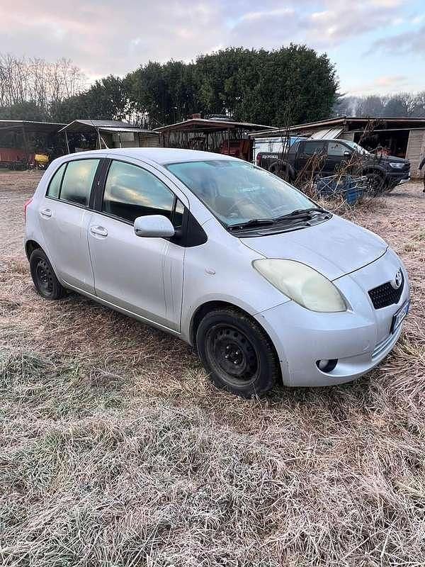 Usata Toyota Yaris Sol 65 CV (47 kW) 2007 Utilitaria