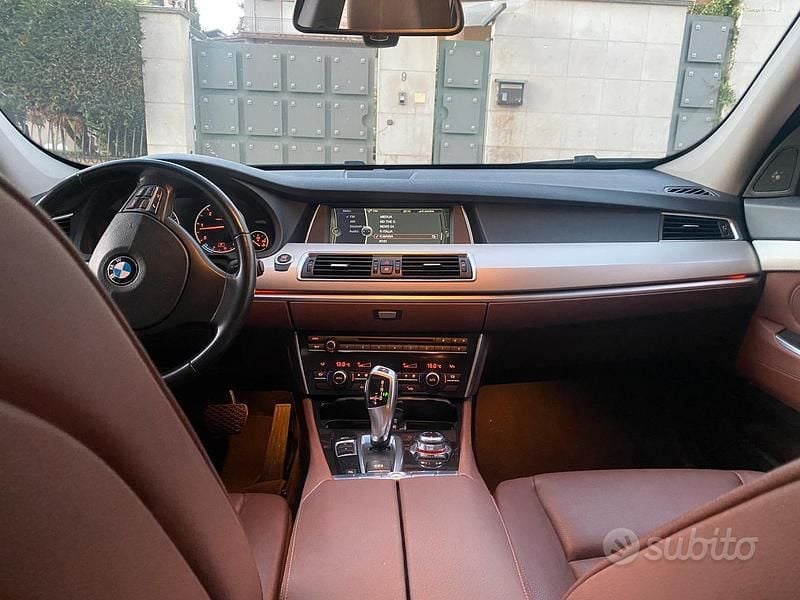 Usata BMW 530 Gran Turismo 245 CV (180 kW) 2011 Bianco Coupé