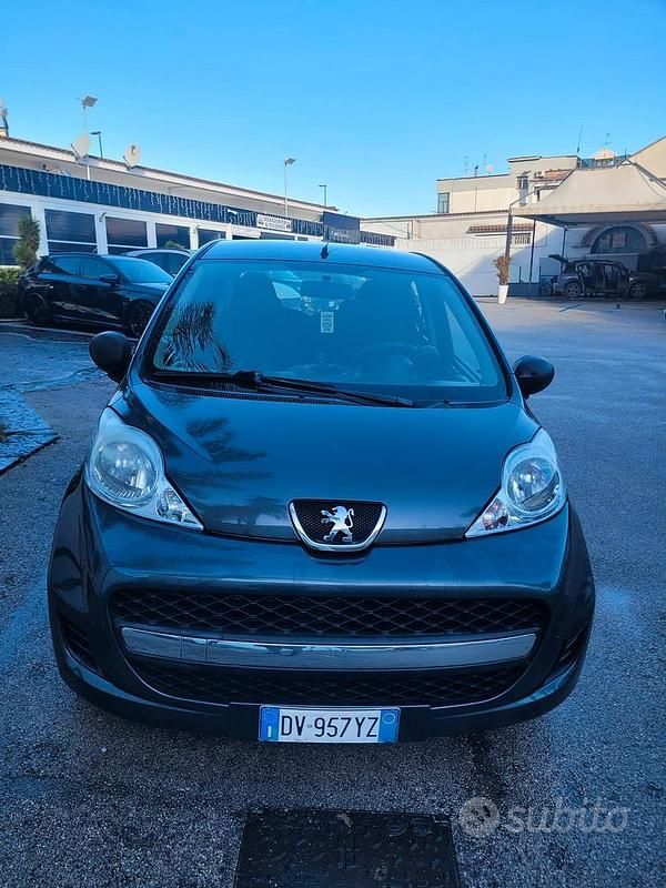 Usata Peugeot 107 Active 68 CV (50 kW) 2009 Grigio Utilitaria