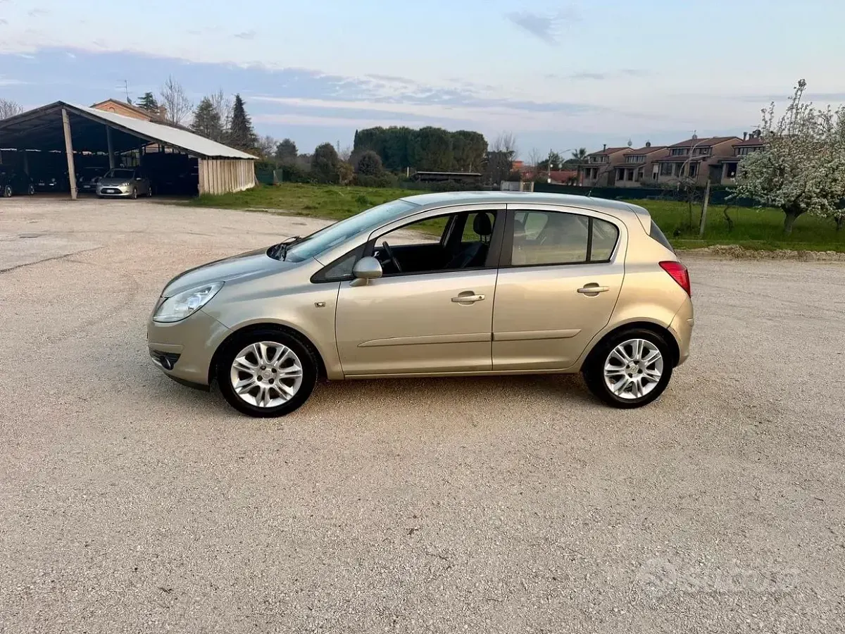 Usado Opel Corsa 80 HP (58 kW) 2009 Amarelo Citadino